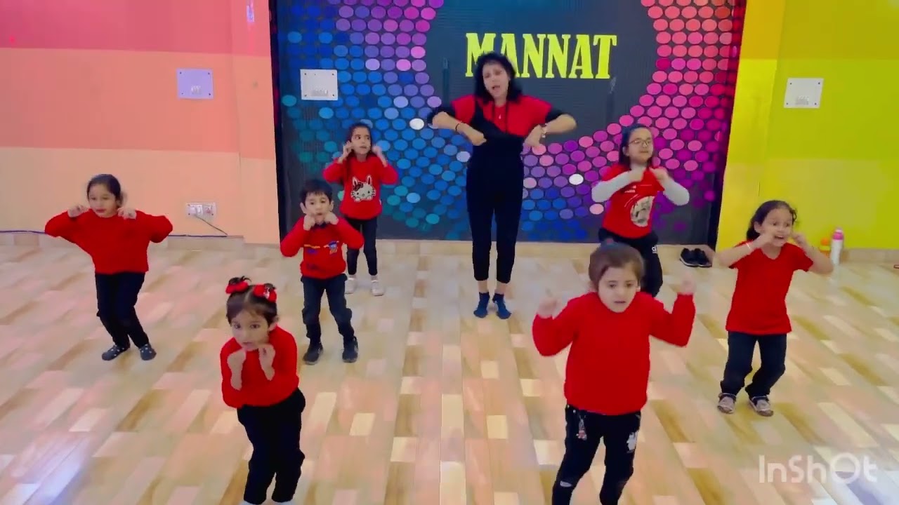 Kids dancing  nani teri morni ko mor le gaye  Present by Mannat dance academy