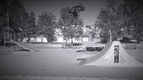 Traxxas X MAXX 8S - Can it fly?? with slow motion