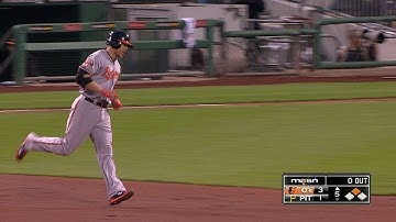 Davis belts three homers in win over Pirates