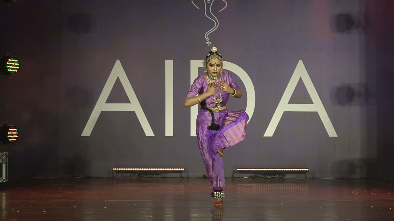 Javali.Thottu thottu...in Ragam BihagArtist MT Mrunmayee