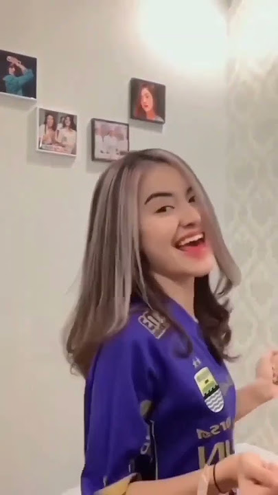 Putri Ziani Preman Pensiun pake baju Persib #shorts