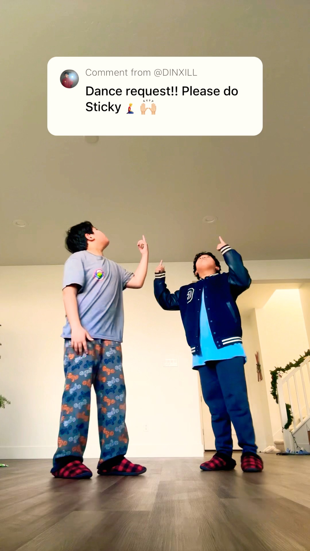 SNEAKY LINK ?‍?️#dance #twindance #foryou #fypシ゚ #trending #shorts