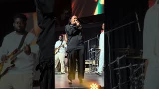 Hle - uyiNkosi ephakemeyo Mbongeni