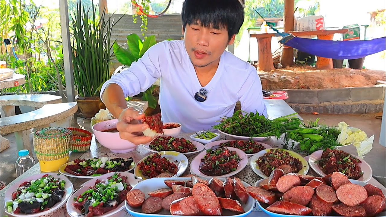 หม่ำเนื้อลาบวัวแกล้มลูกโดดผักสดแซ่บคักขนาดครับพี่น้อง ASMR MUKBANG EATING SHOW#โก้อีสานพาแดก 
