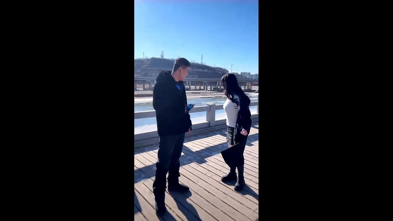 户外与美女互动 #街头采访 #娱乐搞笑 #逗美女