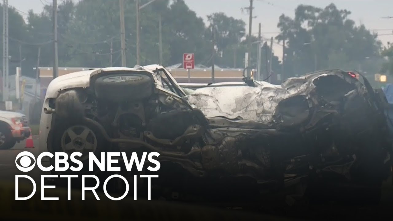 2 dead, 2 police officers injured in early morning crash in Warren