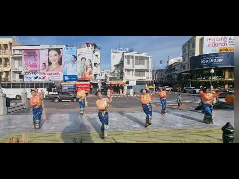 ฟ้อนอวยพร ลานอนุสาวรีย์ท้าวสุรนารี (ย่าโม)30มิ.ย65 ลูกชายคุณศุธินี