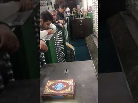 المصريون عند مقام الحسين في القاهرة