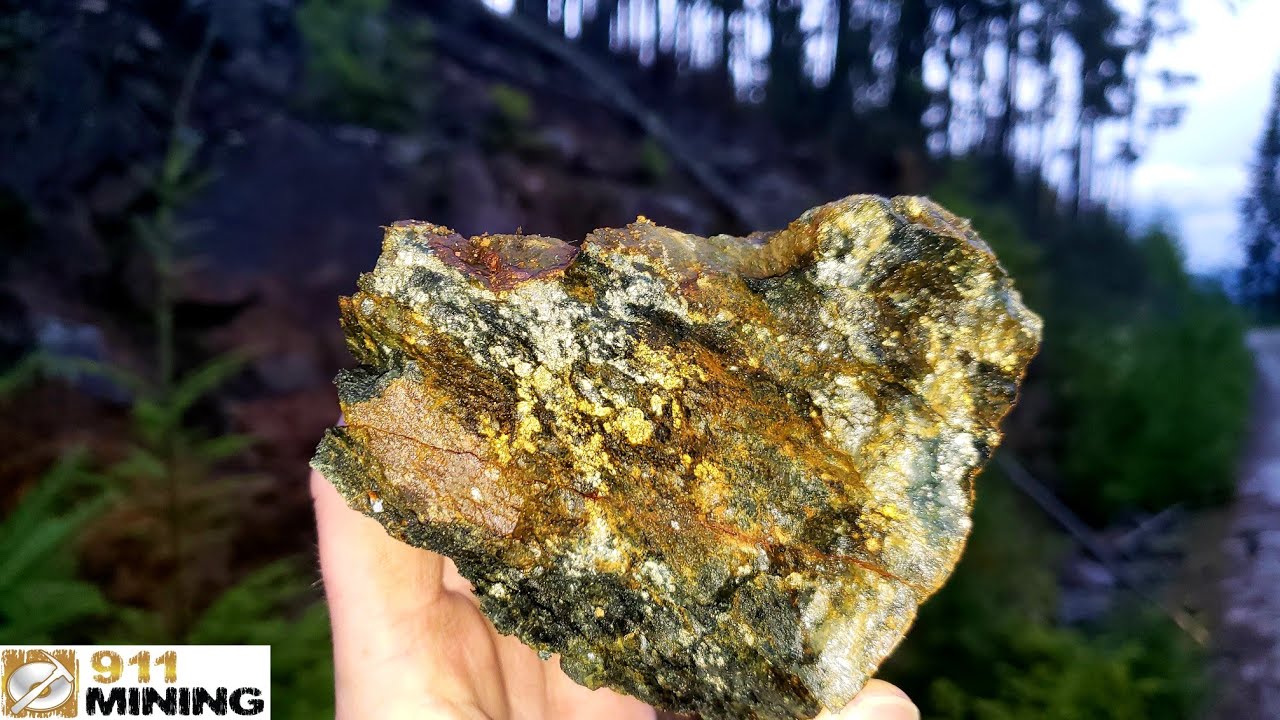 Solid Mineral Exposure With High Grade Magnetite & Massive Sulfides!