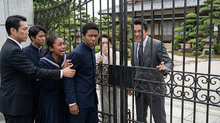 三つ子の肌が黒いというだけで富豪の父に捨てられた。18年後、衝撃の結末が…