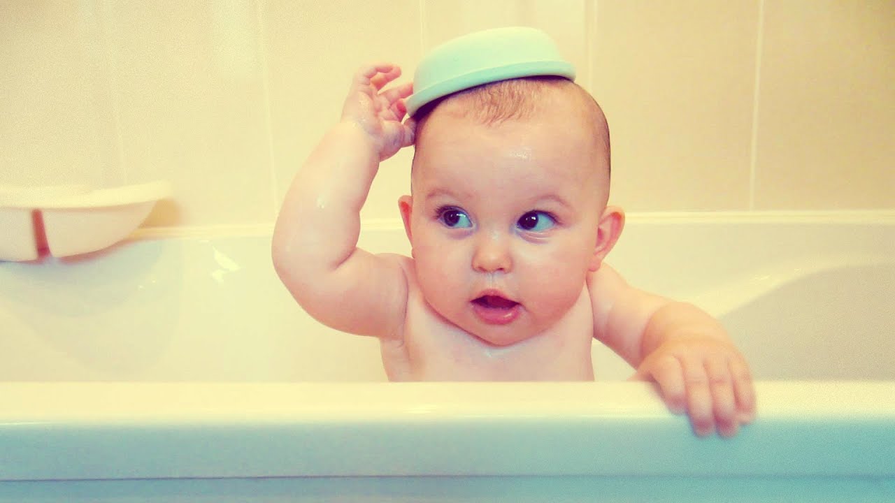 funny baby bath time