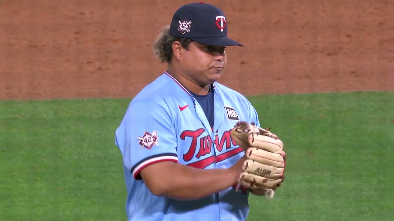 The LEGEND Willians Astudillo comes in to pitch, fires 46 mph fastball 🤣 