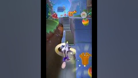 Crash Bandicoot on the run! - Turtle Woods Collection Run