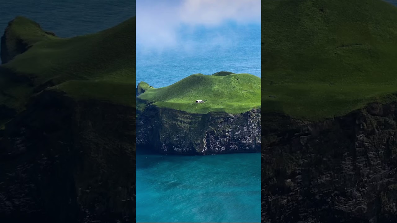 World loneliest 🏝 island #lifeisthis #satisfying #travelvlog #worldlonelistisland 😯😍