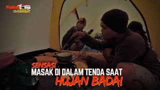 FISHING CAMP INDONESIA OVERNIGHT || DITEROR HUJAN BADAI SAAT MASAK DI DALAM TENDA