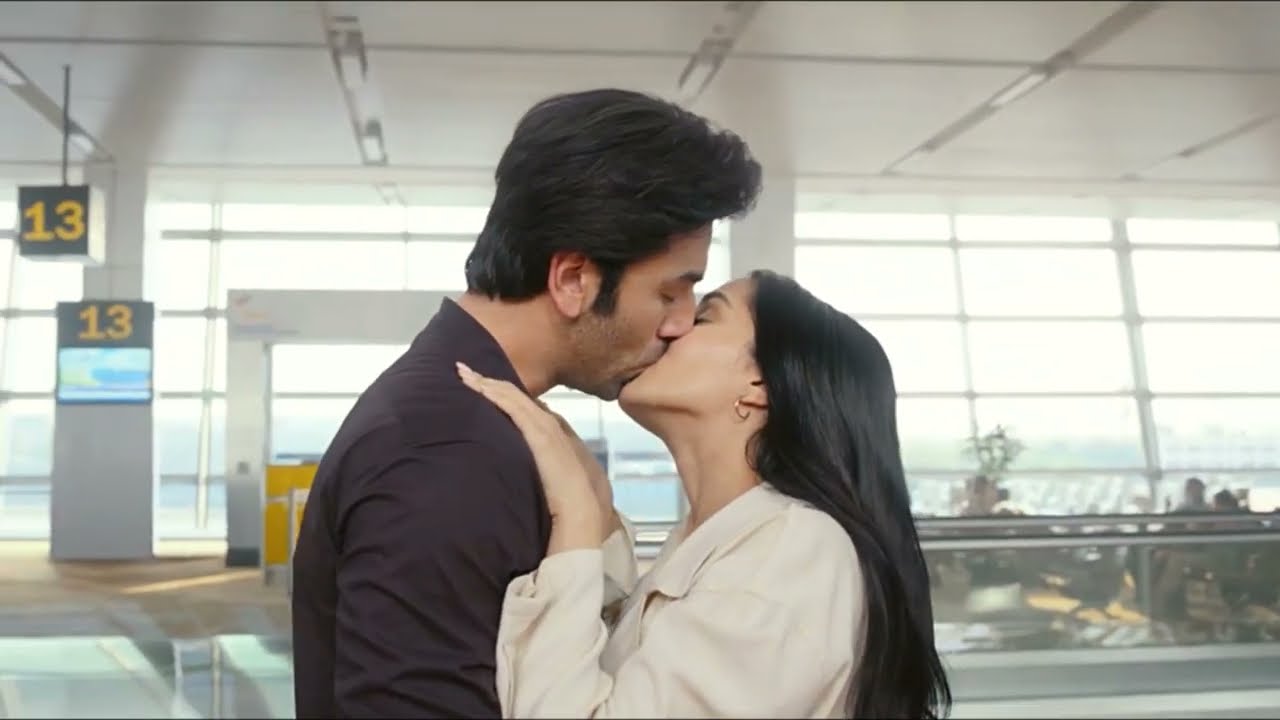 Kissing  Tu Jhooti Main Makkar  Ranveer Kapoor  Shraddha Kapoor 