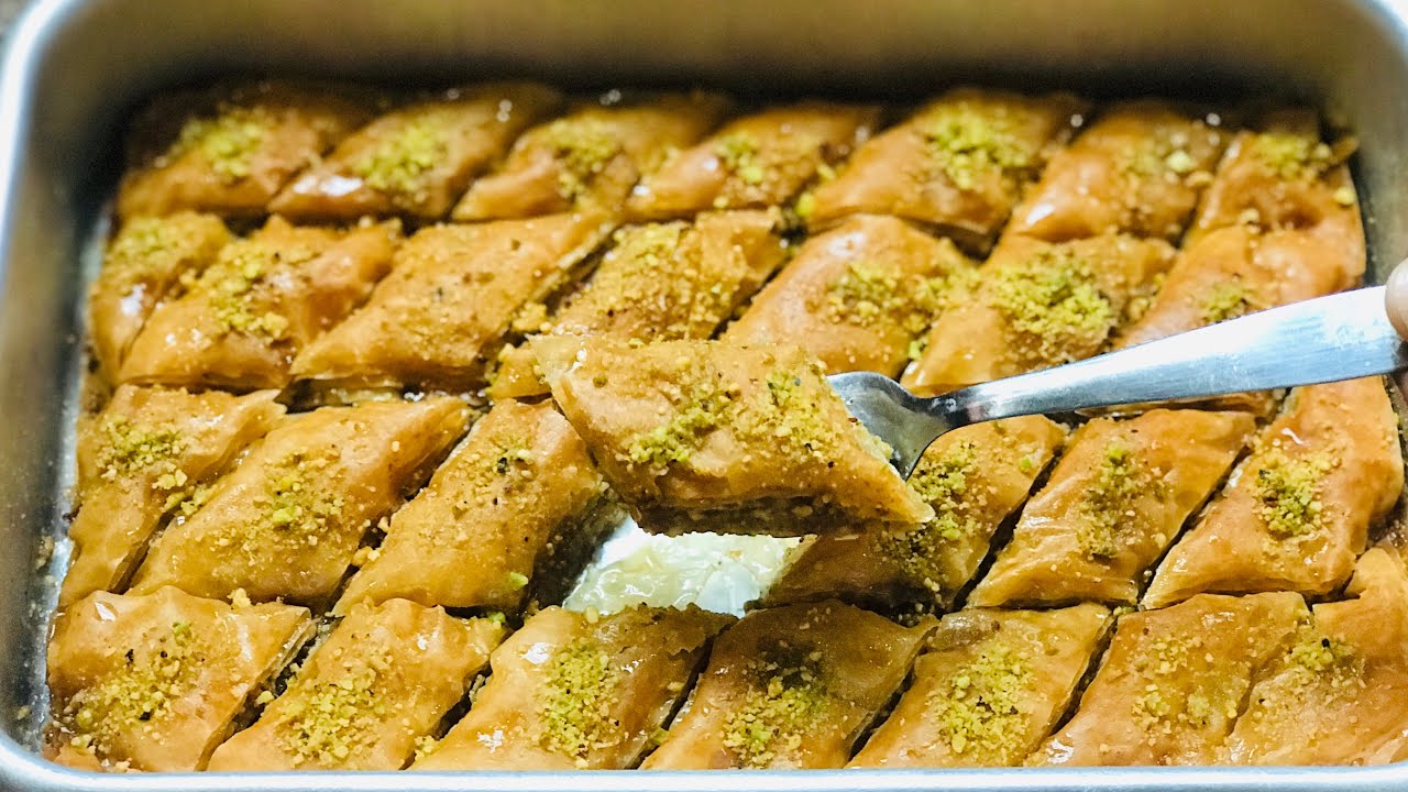 Easy Baklava recipe Arab and Turkish sweet 😋😋 Tasty and yummy