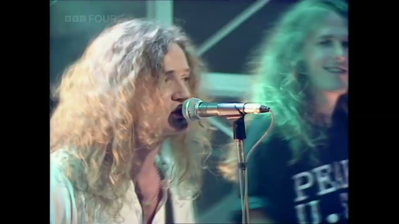 Little Angels - Too Much Too Young on TotP - YouTube
