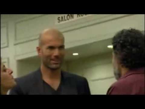 زيدان يلعب بلياردو