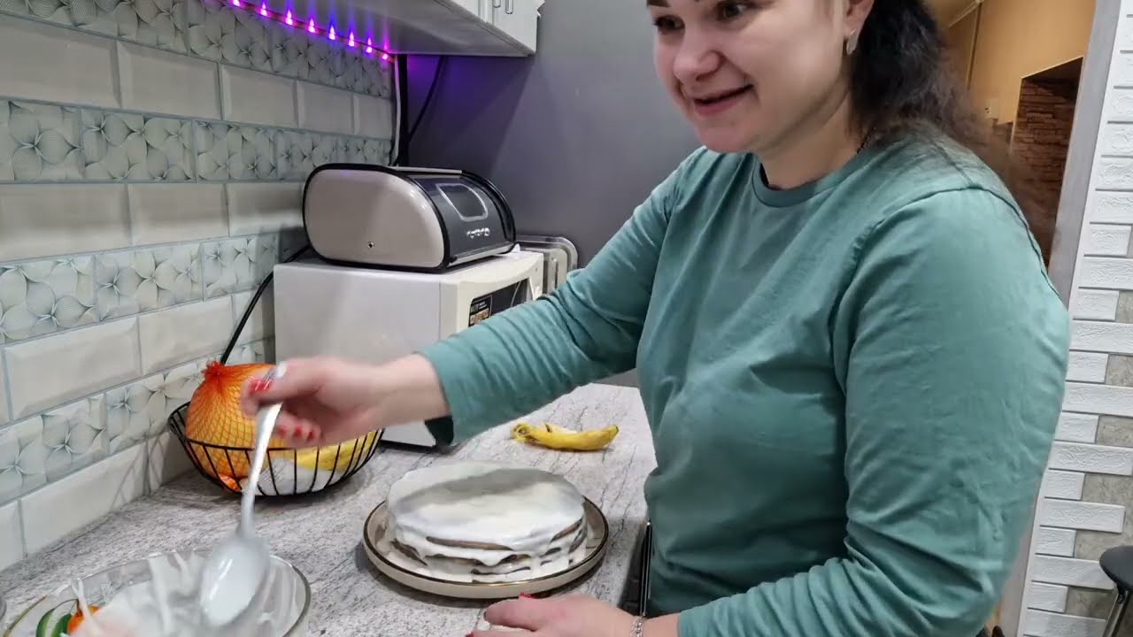 Прогулка по центру, торт из готовых коржей