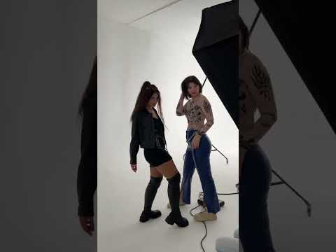 Beeswax & Olesya, Фреска - Луна (Backstage)