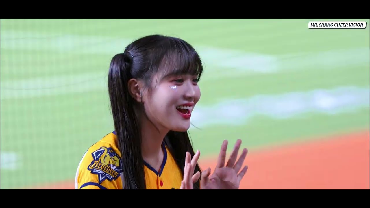 九下結束，荷律看到可愛小朋友直接跪了 ｜台日棒球國際交流賽 軟銀鷹隊 vs 中信兄弟