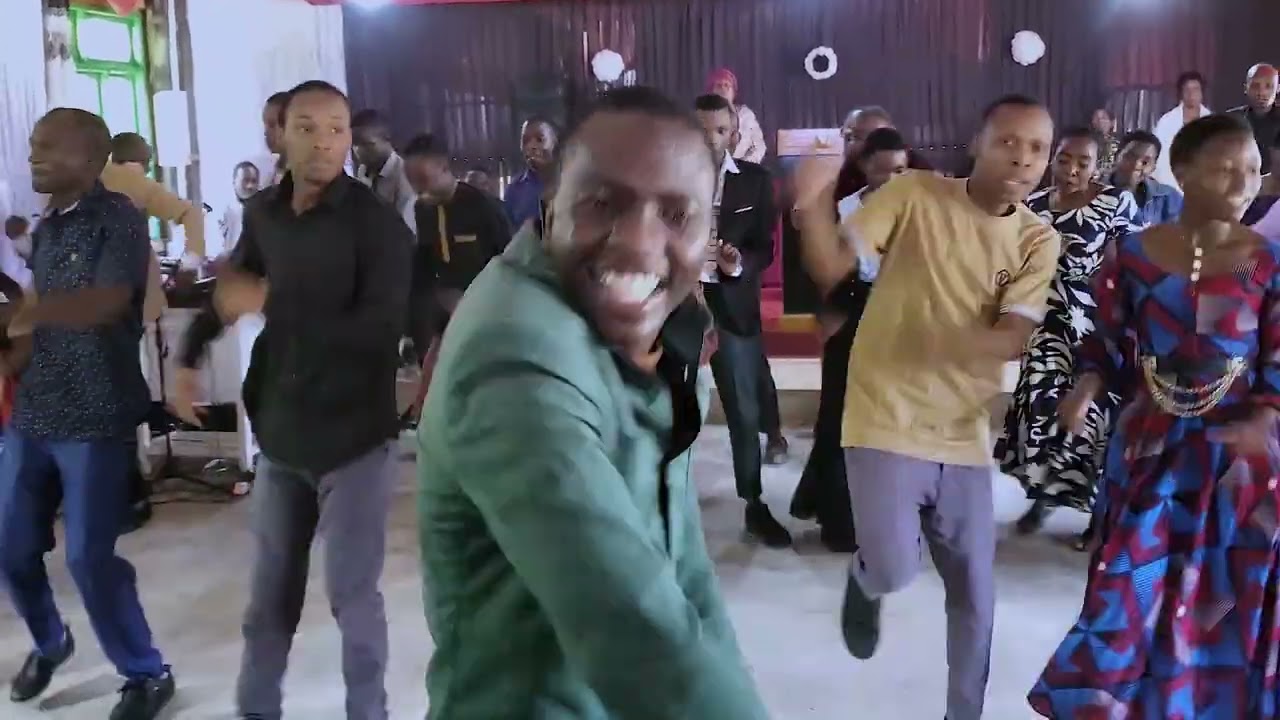 Neno lako Mungu _-_ LGC CHOIR Wakihudumu ibadani 