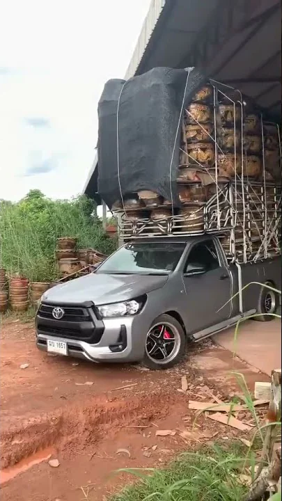 That's how they use Toyota in Thailand🇹🇭