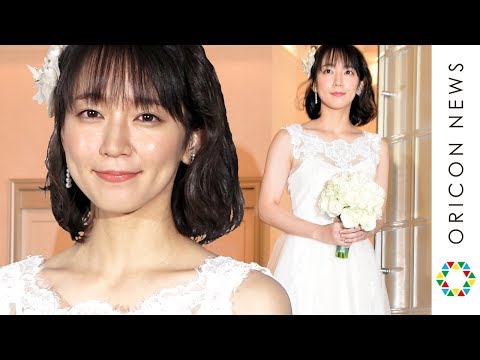 吉岡里帆、ウエディングドレス姿で“理想の結婚式”実演　初めてのブーケトスに満面の笑み　『アールイズ・ウエディング』新CM＆キャンペーン発表会