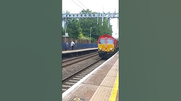 DB 66053 passing through Reading West with 5 Tones