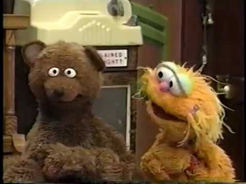 Sesame Street - Zoe's Pretend Wedding