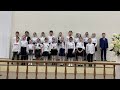 Сара поёт в детском христианском хоре