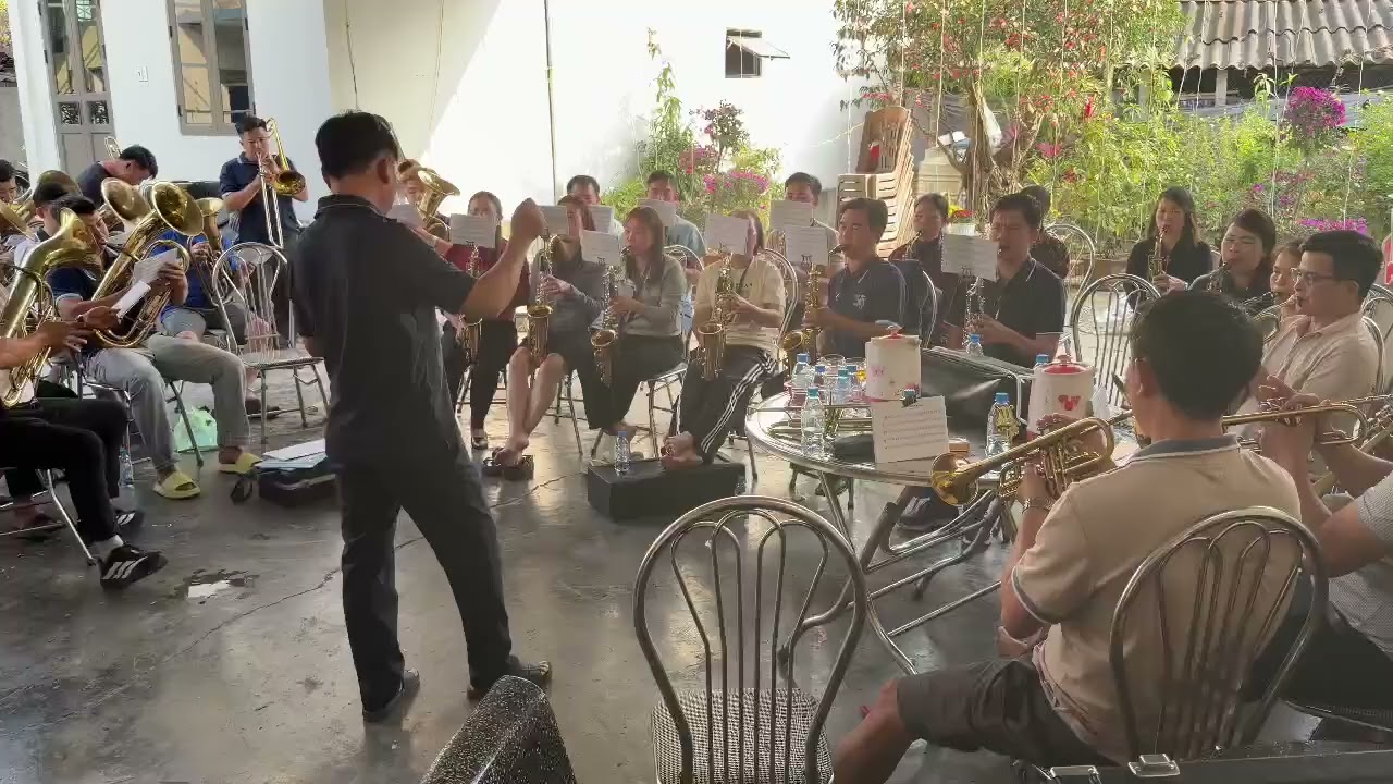 Con Thờ Lạy Hết Tình