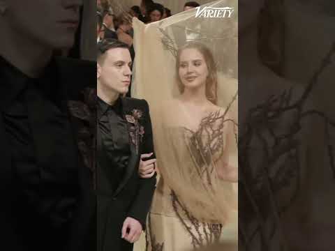#LanaDelRey Poses for Photos at the #MetGala