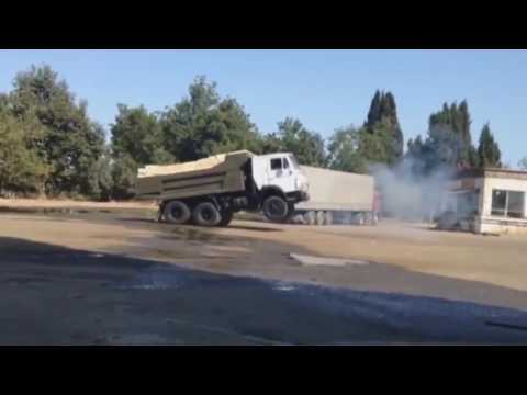 Лучшие трюки и приколы на авто и мото 2017- Best stunts and tricks on auto-Moto 2017.mp4