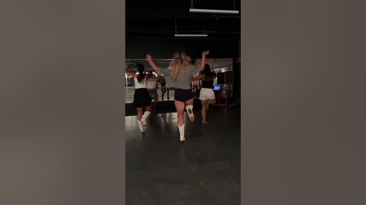 from rehearsals for the CCMA awards 💋💋