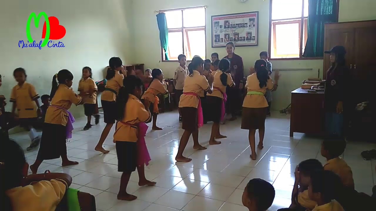Latihan Nari bersama mahasiswa ISI Surakarta - YouTube
