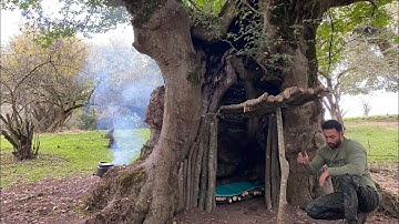 Building Cmplete And Warm Survival Shelter In The Trunk, Fireplace With Clay & Solo Overnight