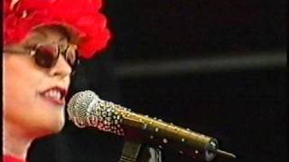 Blondie, "Hanging On The Telephone" (live) Glastonbury 1999 (HQ)