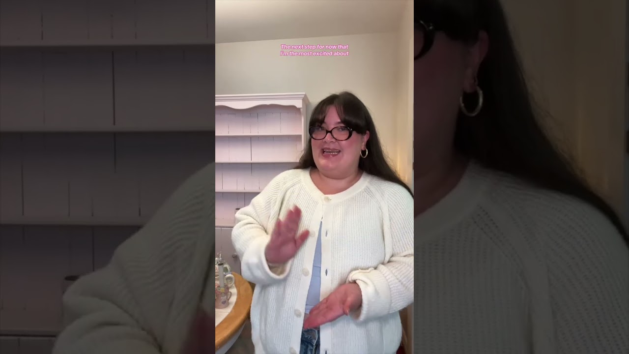 This hutch is my DREAM come true!! What do we think!? 🎀🌸 