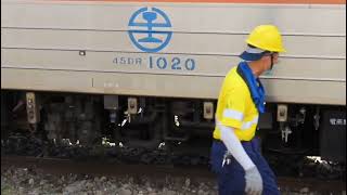 台湾鉄道 DRC1000 ディーゼル客車が大甲駅でエンジン始動(気動車)