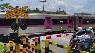 Download Lagu Palang pintu perlintasan kereta api || railroad crossing || ka taksaka  MP3