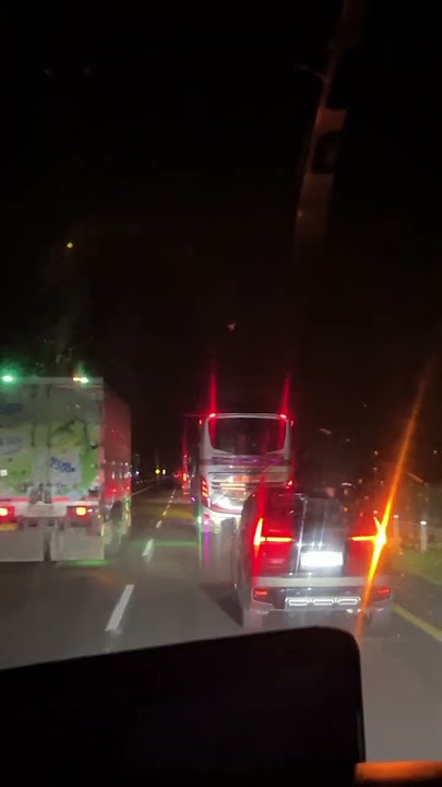 Konvoi bus AKAP di Toll TransJawa