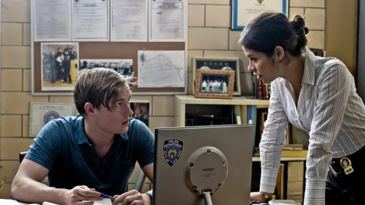 Школьник ищет в полицейской базе безнаказанных преступников и ночью идёт к ним