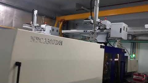thinwall high speed injection machine with robot takeout