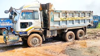 Crazy Truck Driver Fails In Heavy Muds Before Loaded.