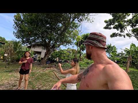 فتاتان فلبينيتان تتسللان بي إلى منزلهما