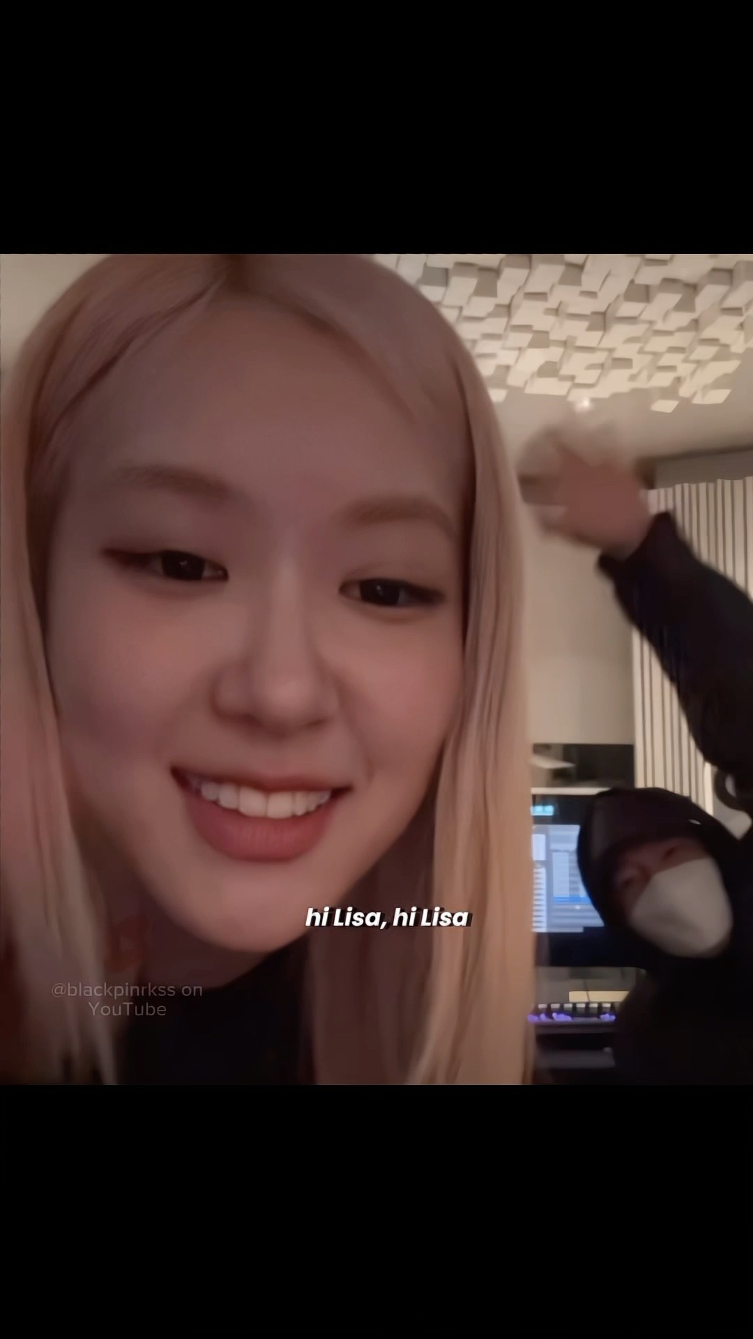 Lisa commented Rosie’s live and Rosé replied Miss all everyone!! ?? #blackpink #rosé