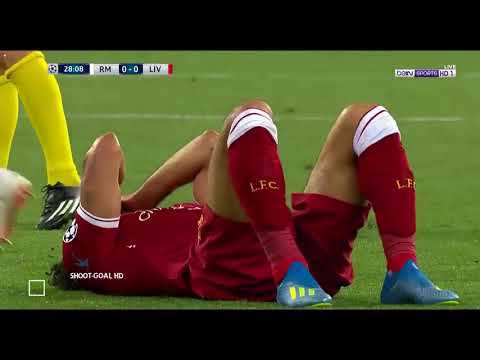 لحظة ضرب محمد صلاح اليوم بكاء وخروج اضطراري ريال مدريد و ليفربول 1