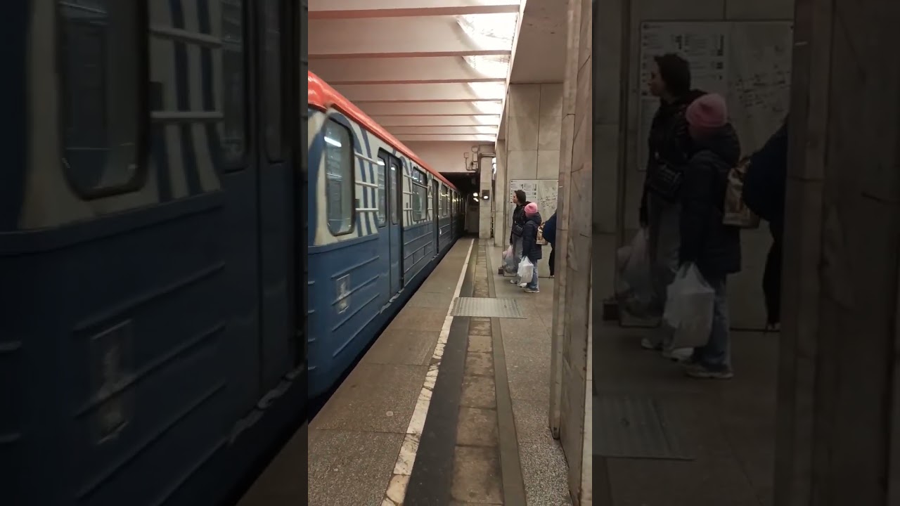 81.717-714 прибывает на станцию домодедовская